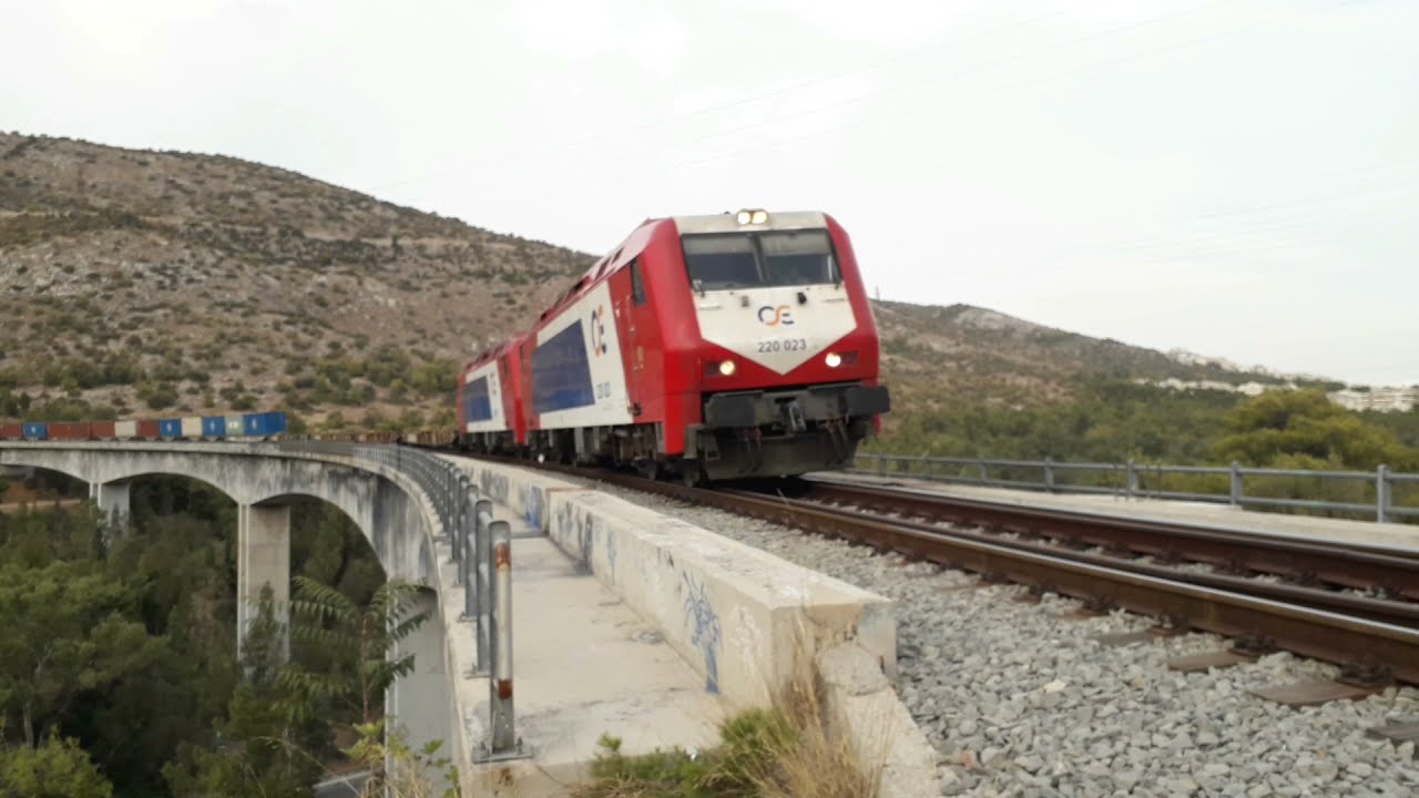 ADtranz Bombardier DE2000 220 013 & 220 023 in freight trains at Thriasio Ikonio line 7/10/21