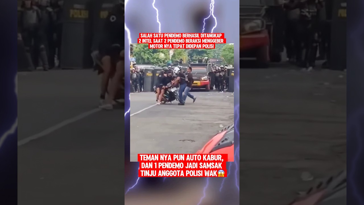 Teman nya malah kabur wak😭#shorts #viral #trending #demo #tni #police #polisi #brimob #warga #fyp