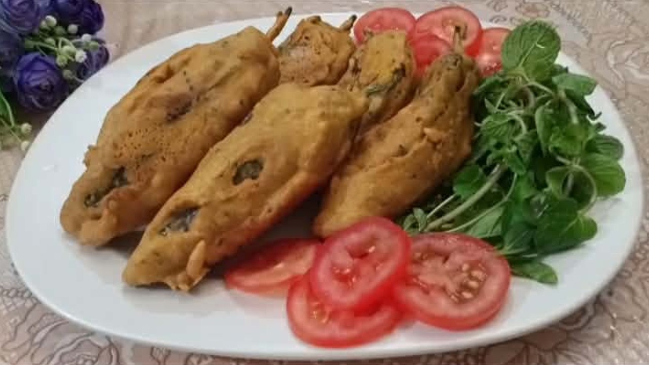 আলুর পুর দিয়ে মজাদার বড় মরিচের চপ রেসেপি ট্রাই করুন ভালো লাগবে| Crispy Stuffed Chilli Pakora Recipe