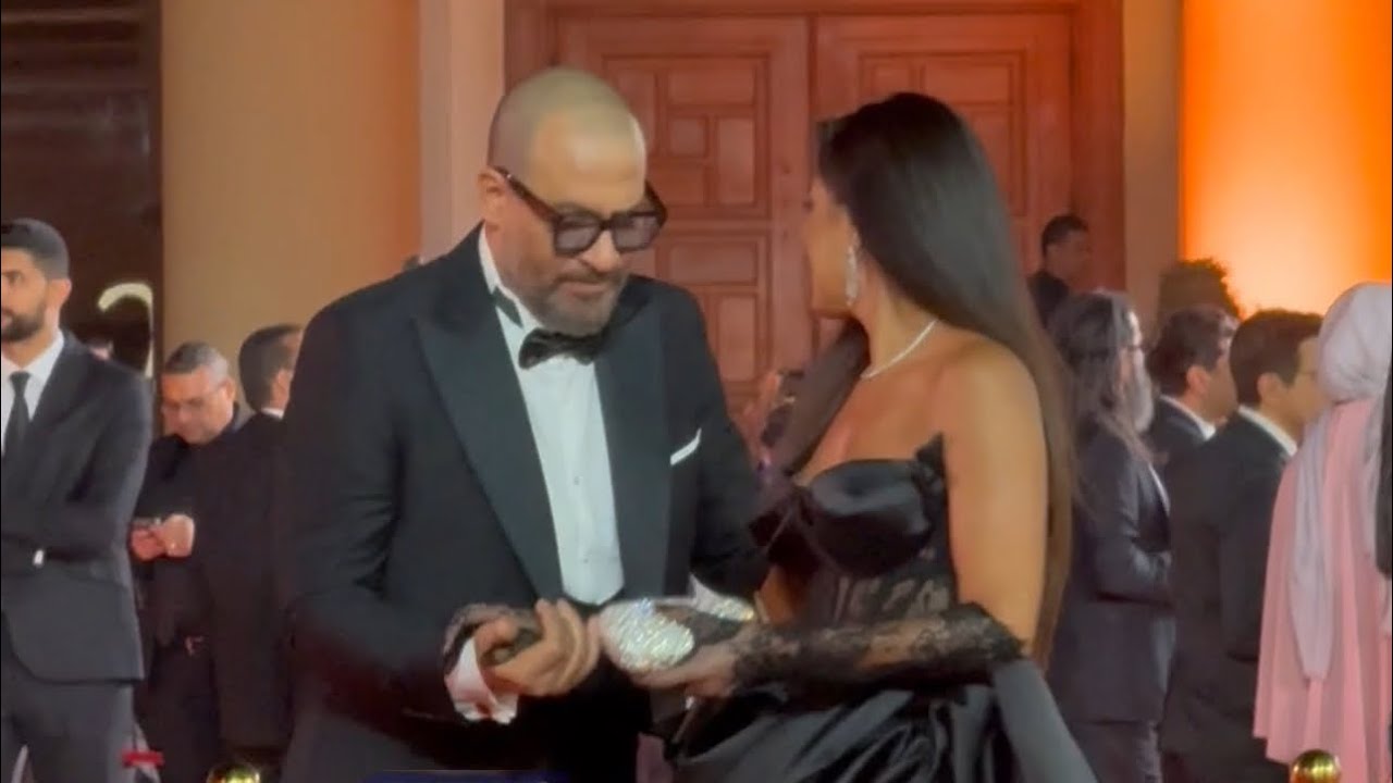 #ماجد_المصري وزوجته على السجادة الحمراء فى افتتاح #مهرجان_القاهرة_السينمائي