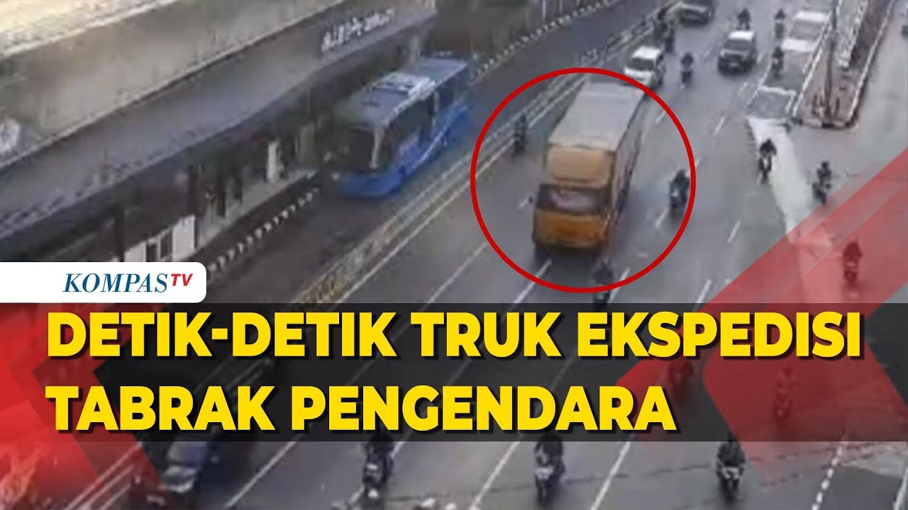Rekaman Detik-detik Truk Ekspedisi Tabrak Pengendara di Perempatan Slipi