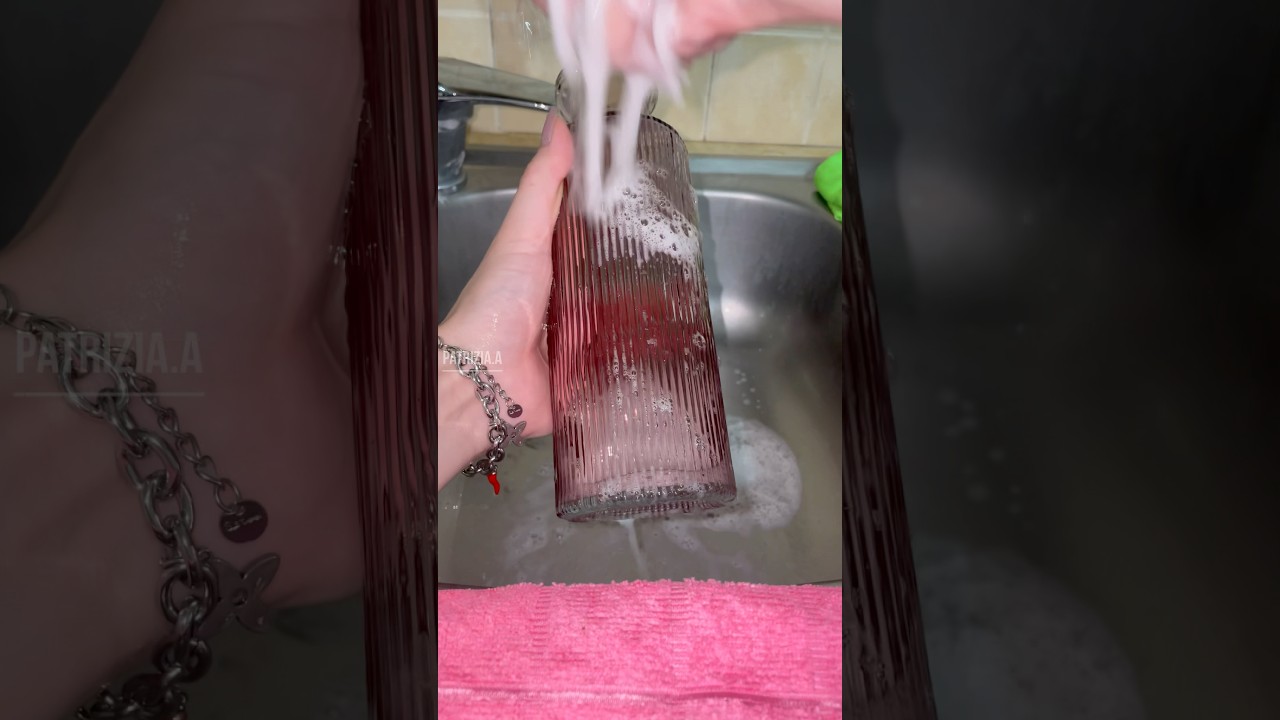 Washing a glass jar #washing #glass #asmr #soapy #satisfying #limpezasatisfatoria #limpa #fixa #fyp