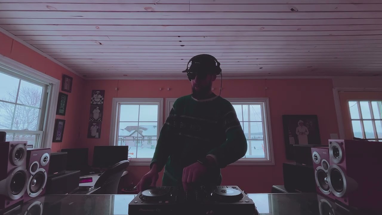 Holdin' On To Your Love To Deep House Groove Music Everyday