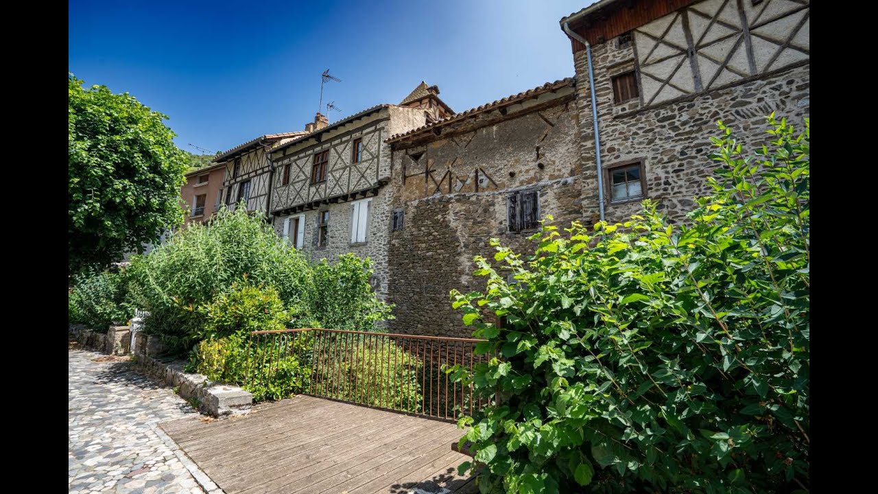 Blesle, village m&eacute;di&eacute;val de Haute-Loire