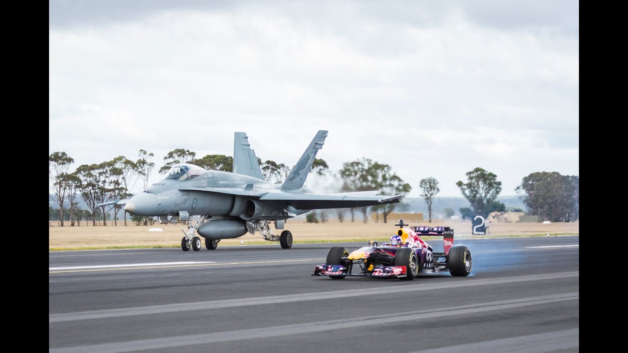 Daniel Ricciardo Drag Races F1 Car vs F/A-18 Hornet ✈️