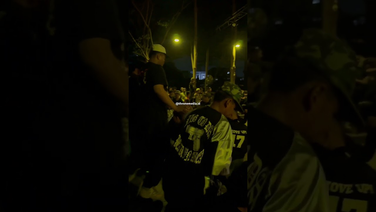 So brave #moshing #moshpit #mosh #crowd #crowdsurfing #pogo #chaos #shorts #twostep #chaos #gigs