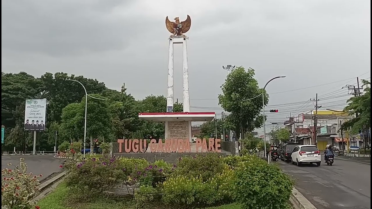 ATMOSPHERE OF PARE CITY DURING THE AFTERNOON BEFORE IT RAINS