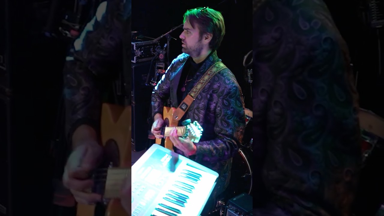 this solo has shoulder pads 