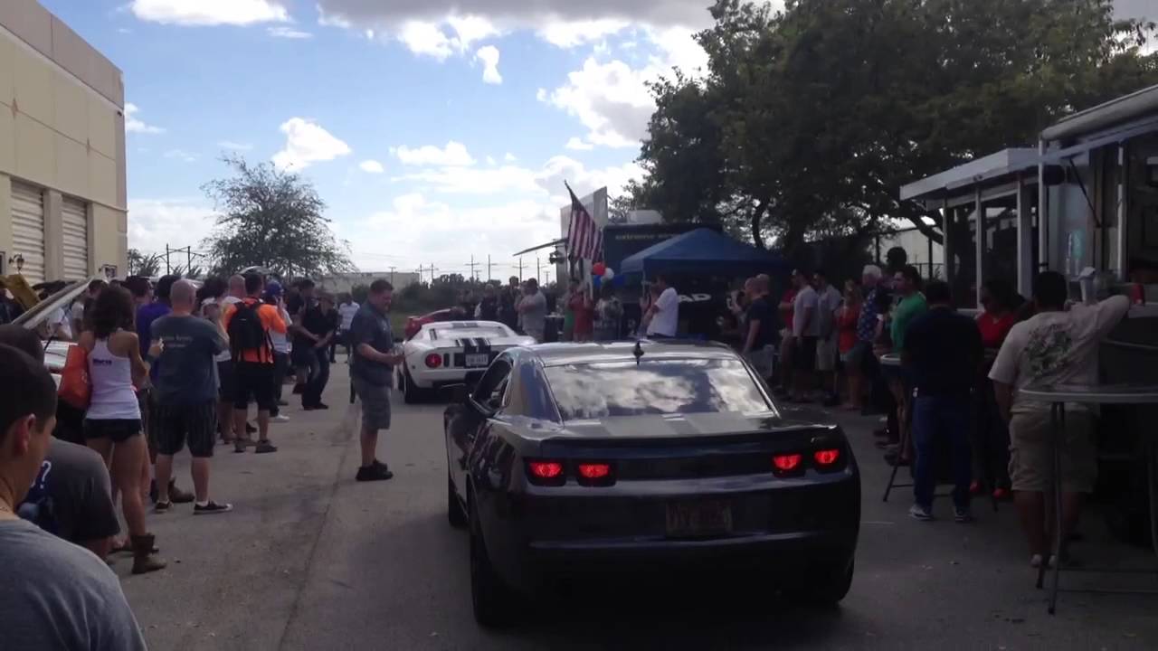 Ford GT surprises crowd