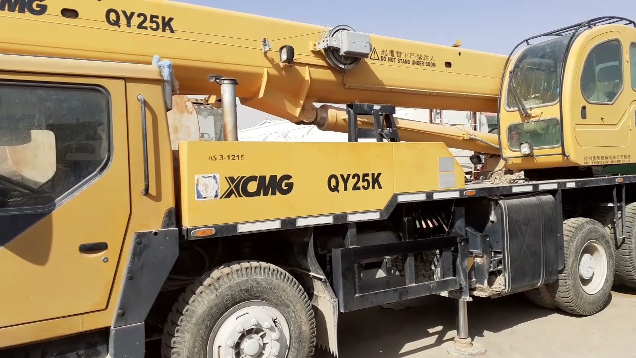XCMG QY25K crane outrigger foot cylanders outmaticly dawon or not working problems.