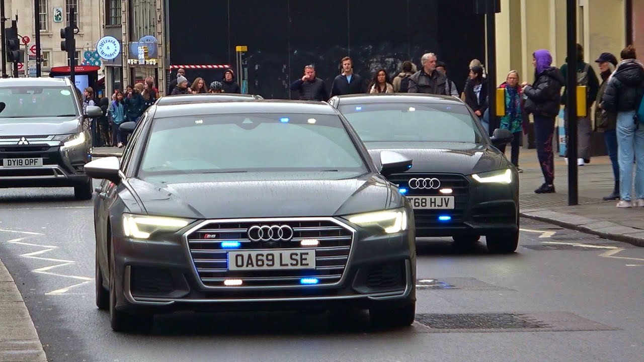Convoy of 4 unmarked Audis emergency lights + sirens in London