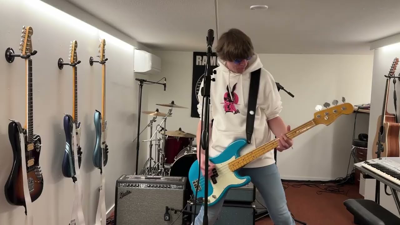 Ramones - Loudmouth Bass Cover