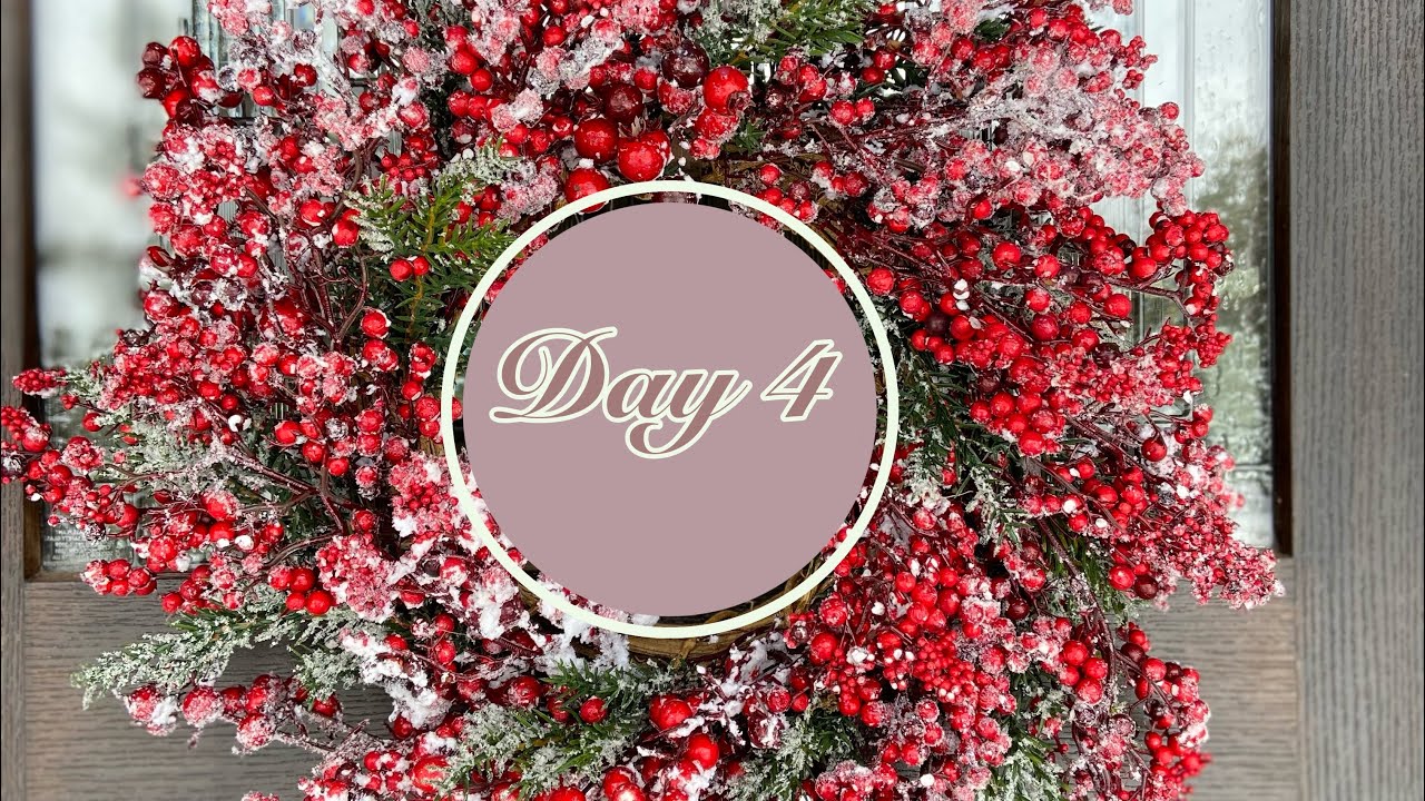 Vlogmas 2022 Day 4- a break-in at the community hall?, more cookies and some exhaustion