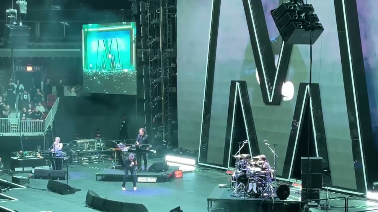 Depeche Mode - Everything Counts (United Center, Chicago) April 5, 2023