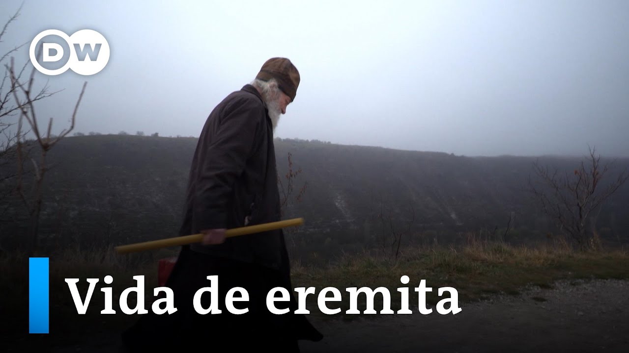O homem que largou tudo e vive isolado em caverna na Europa