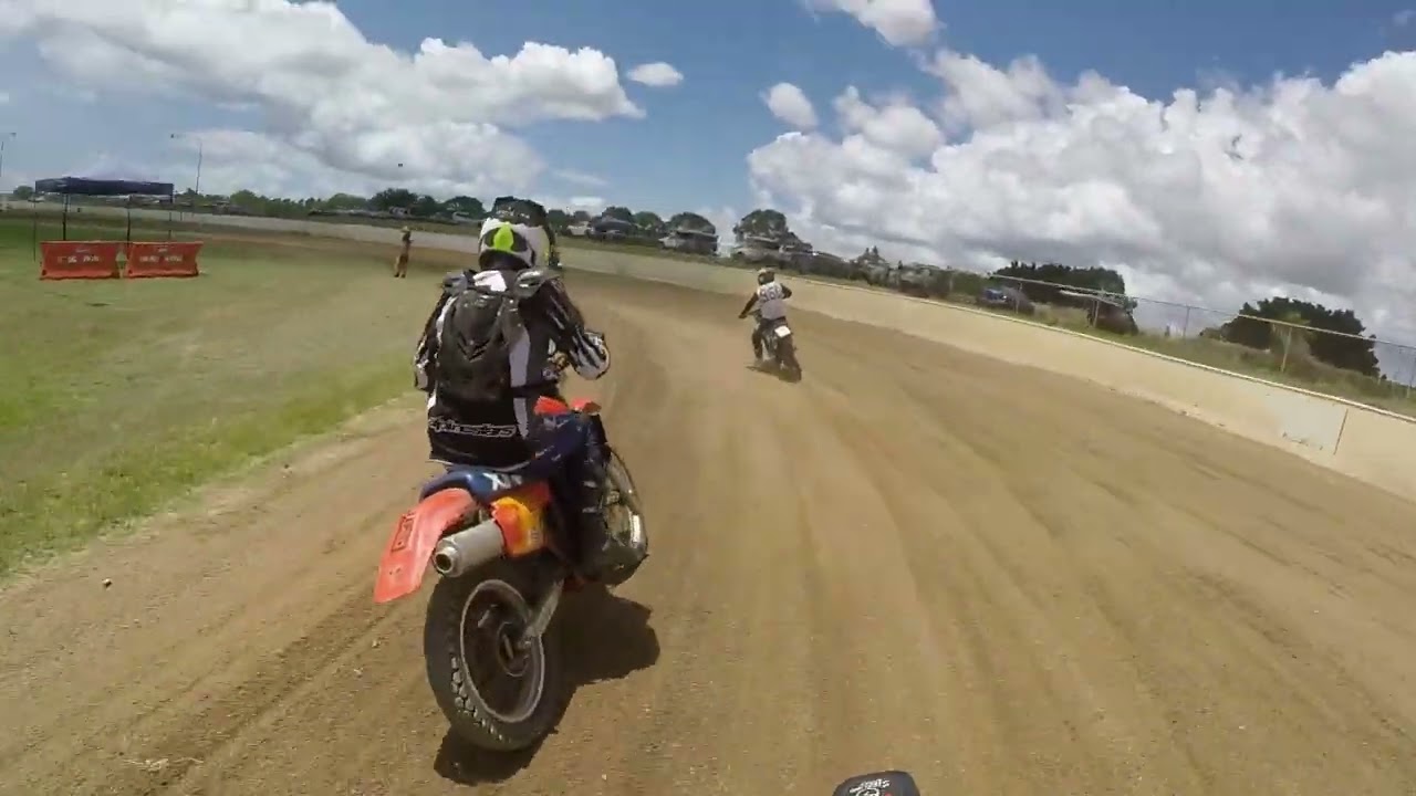 Dusthustle 17 - Flat Track -  Yamaha DT175