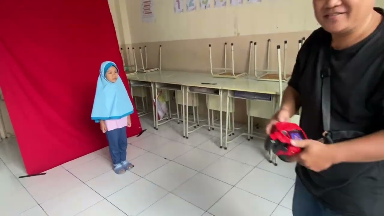 indira poto dan ukur seragam di SD Prestasi Global Depok