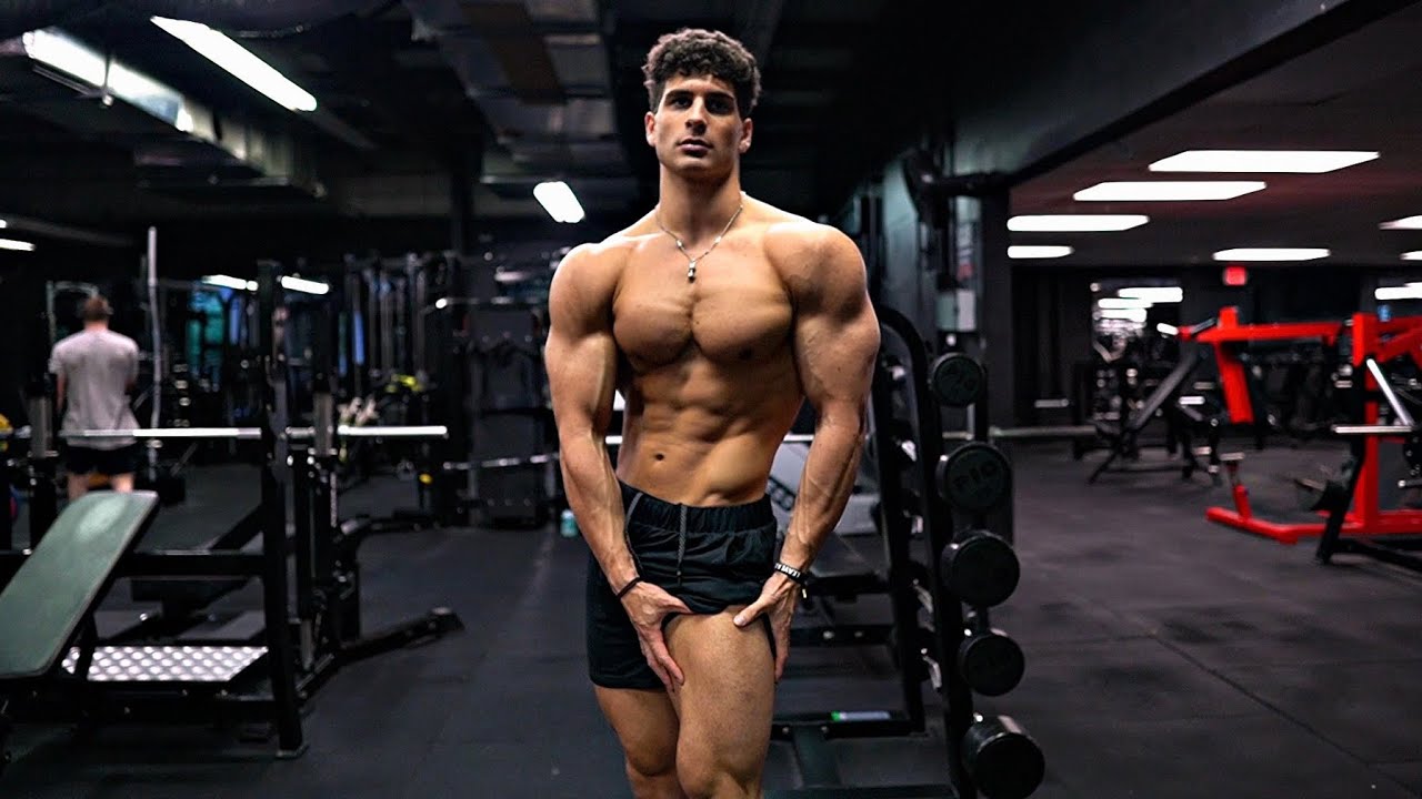 405LB BENCH AT 19 YEARS OLD