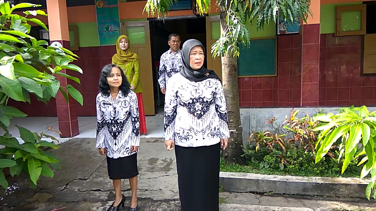 Perayaan sederhana Hari Guru di SDN PISANGCANDI 1 KOTAMALANG