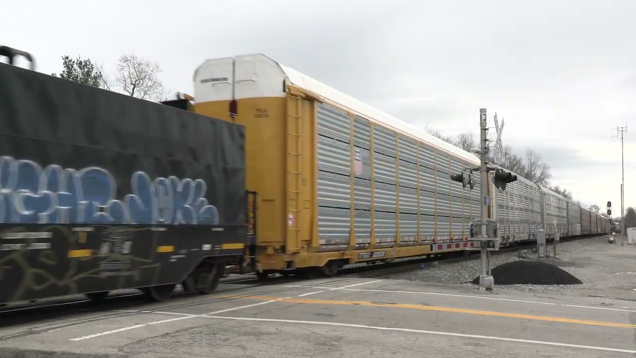 NORFOLK SOUTHERN GE AC44C6M Northbound Mix Freight