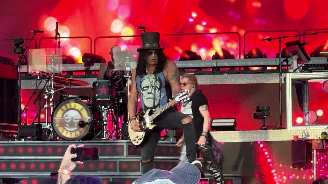 Epic Concert Experience: Guns N' Roses' Bad Obsession Thrills Hershey