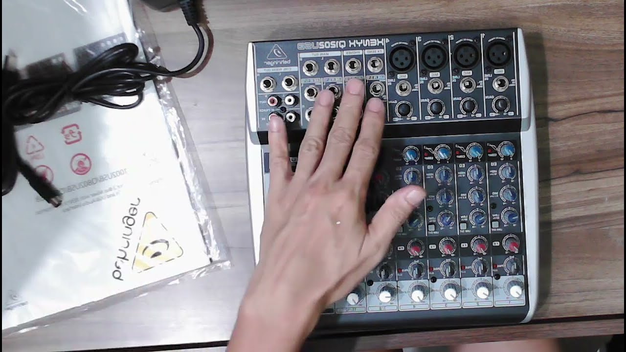 Behringer XENYL Q1202USB Unboxing