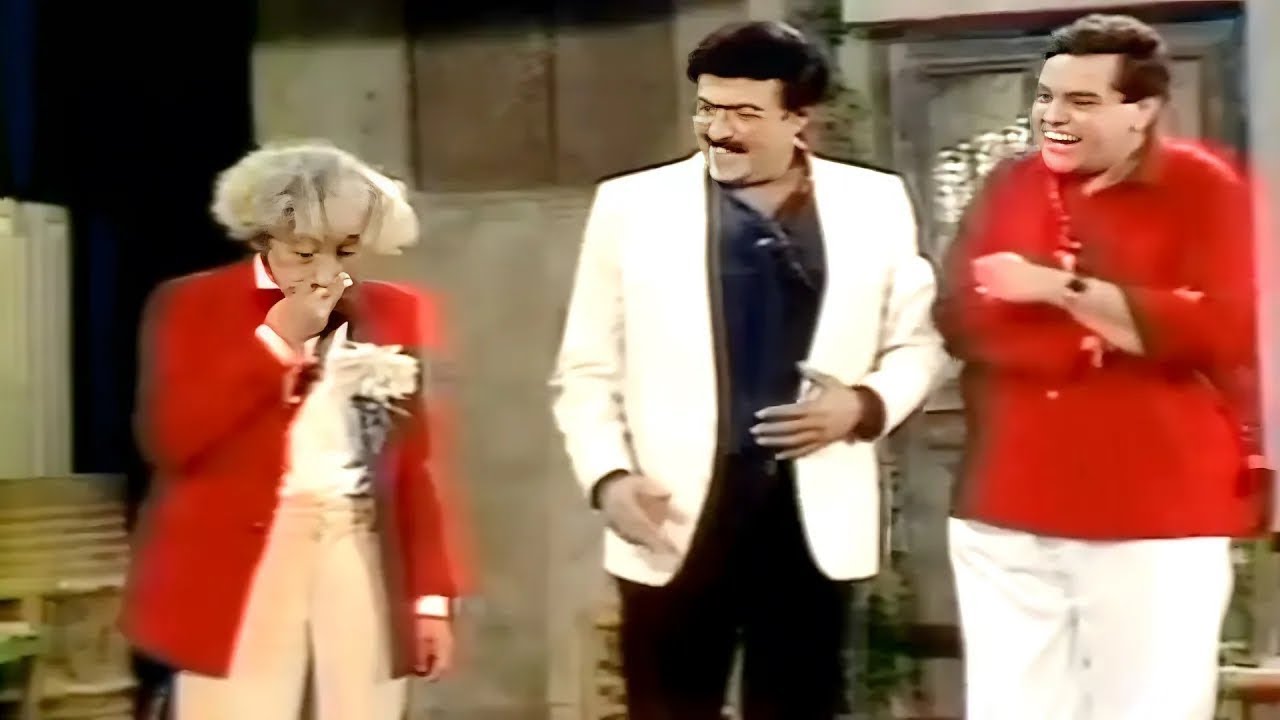 سمير غانم مش قادر يمسك نفسه من الضحك بسبب الراجل المسطول ع المسرح صريخ ضحك 😂 اديني السقط فى الحساس 🤣