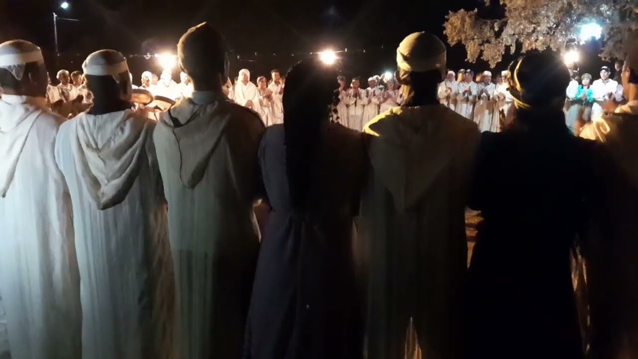 هذه هي تقاليد منطقة مودج مع أحيدوس عرس خرافي في جو ليلي رائع