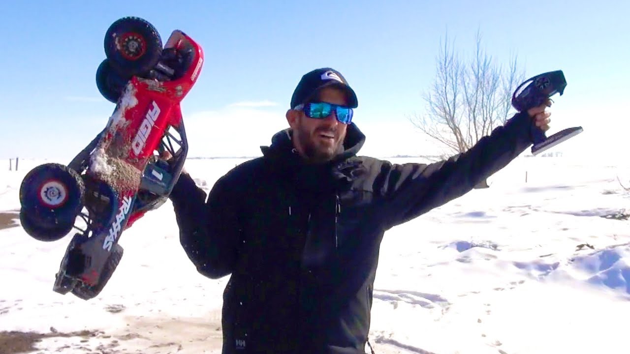 THiS TRUCK iS HUGE! UNBOX iT & GET iT DiRTY - TRAXXAS Unlimited Desert Racer 4WD