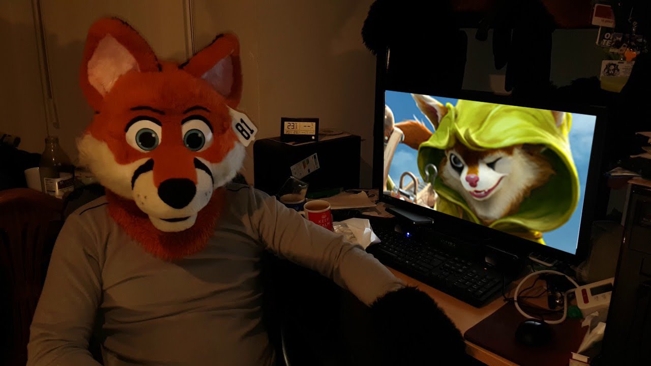 FIRST TIME HOODWINK (TURNING INTO A FURRY)