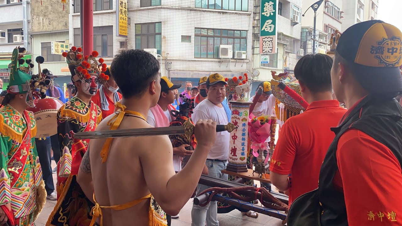 2023/4/22 癸卯年三月初三,下營濟中壇玄天二上帝回駕前,指示要斬鬼需找兩位生肖一龍一虎的男生站在玄天二上帝左右兩邊。