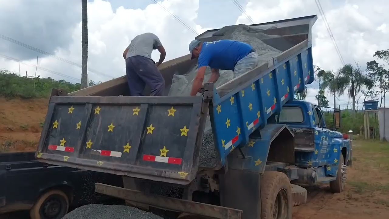 Material chegando na chácara 