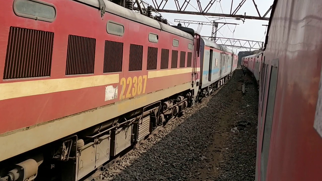 Howrah Mumbai Duronto Express overtakes delayed Kushinagar Express at Khardi station