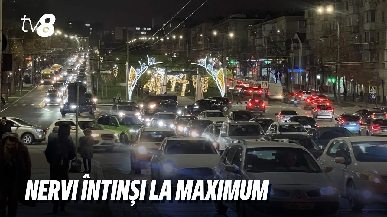 Ambuteiaje uriașe în Chișinău în ziua pregătirilor pentru aprinderea luminițelor de sărbătoare
