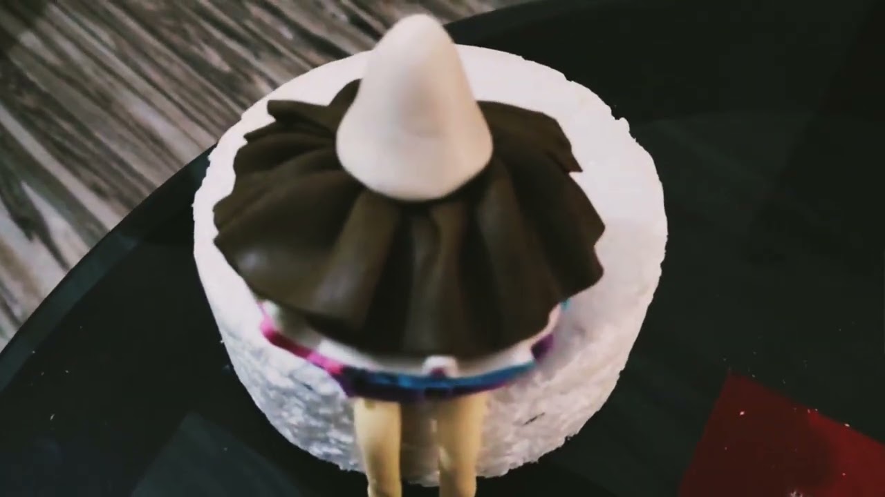 ഫോണ്ടന്റ് കേക്ക് ടോപ്പർ 