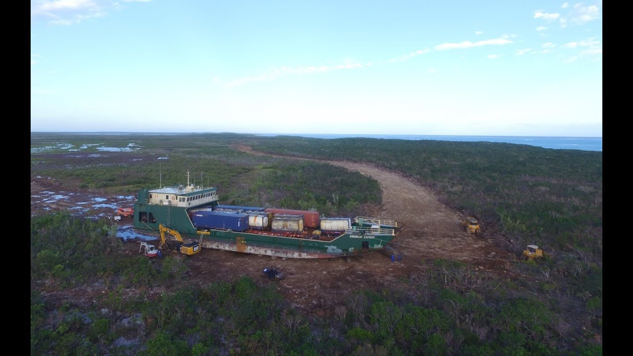 Re-floating of the Emerald Express in the Bahamas in 2015