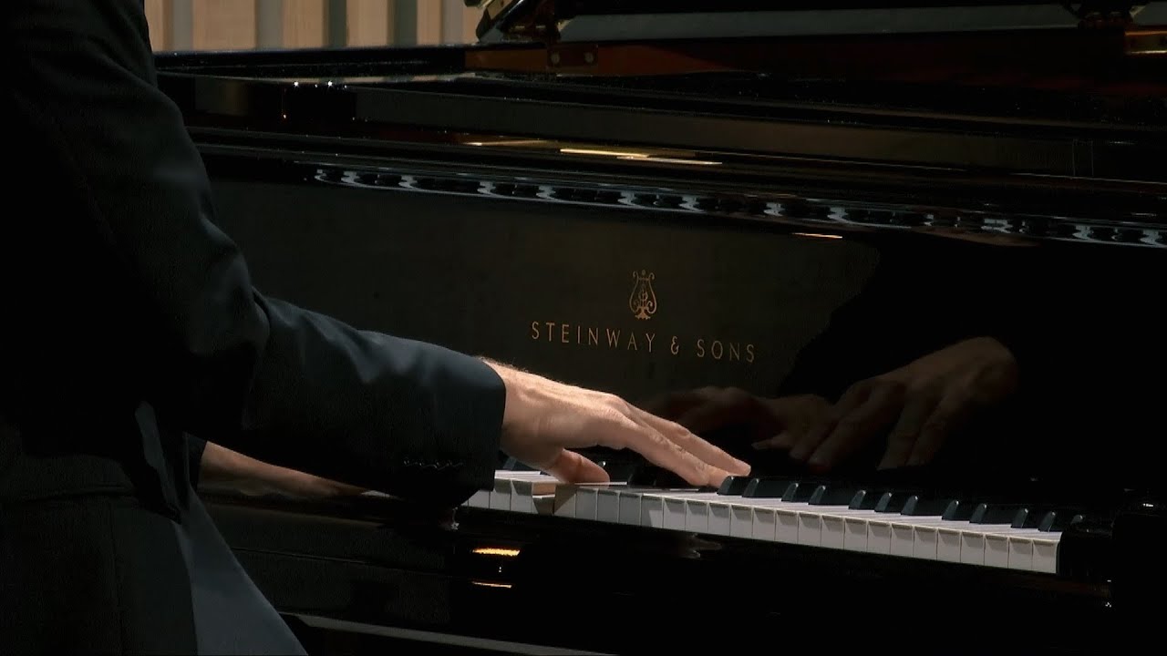 Matthieu Idmtal plays Radam&eacute;s Gnattali: Vaidosa