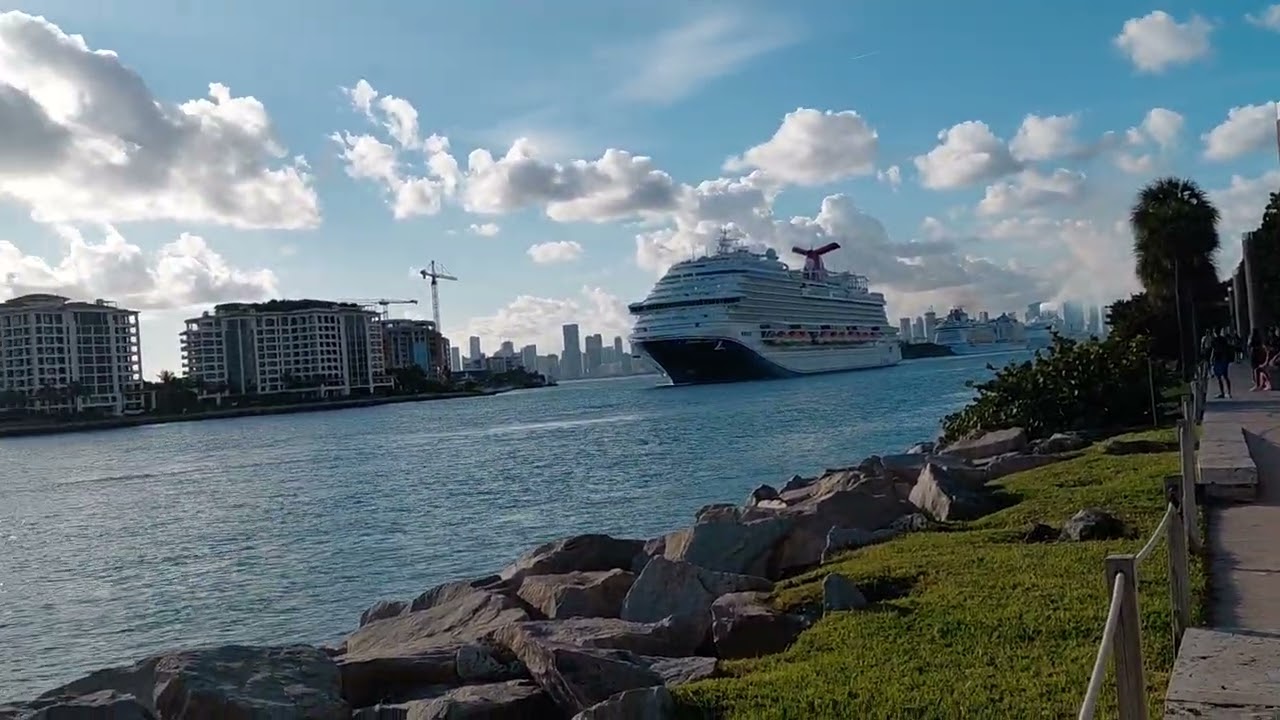 250 Cruise ship Carnival Horizon Departing Port Miami