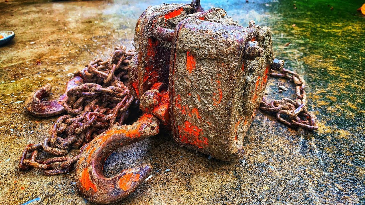 Restoration Chain Hoist old - Restore tools Lifting Rusty