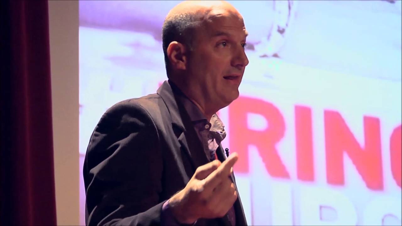 Nuevos medios, nuevos l&iacute;deres, nuevo mundo | Andr&eacute;s Repetto | TEDxUADE