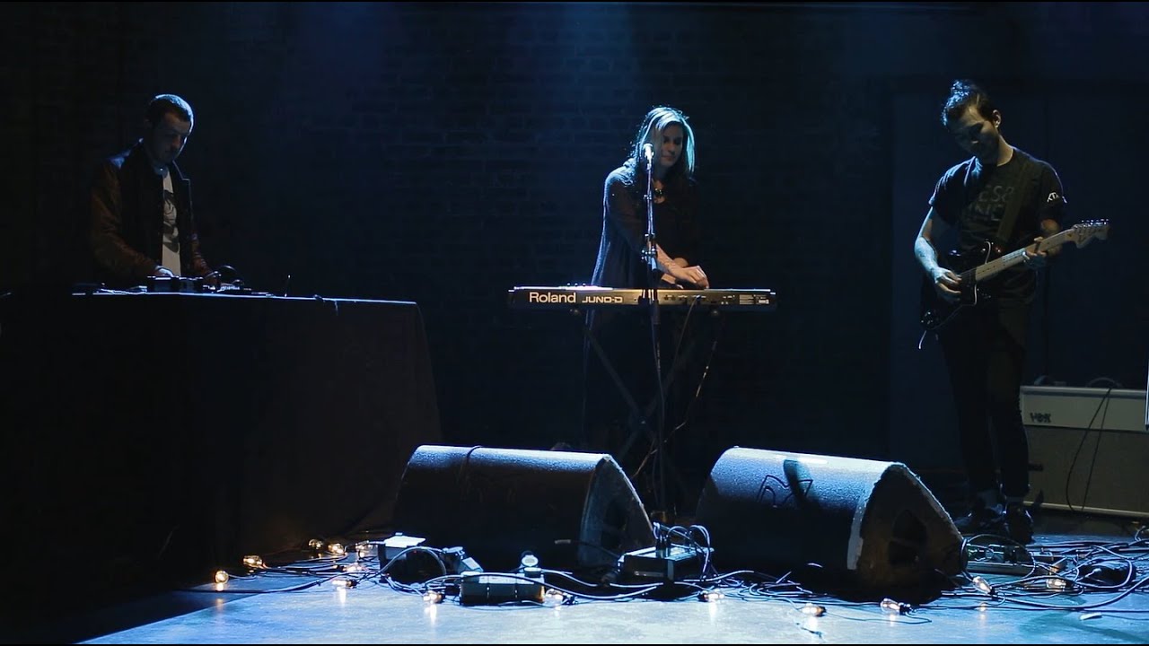 Snow Ghosts - And The World Was Gone (Live Version)