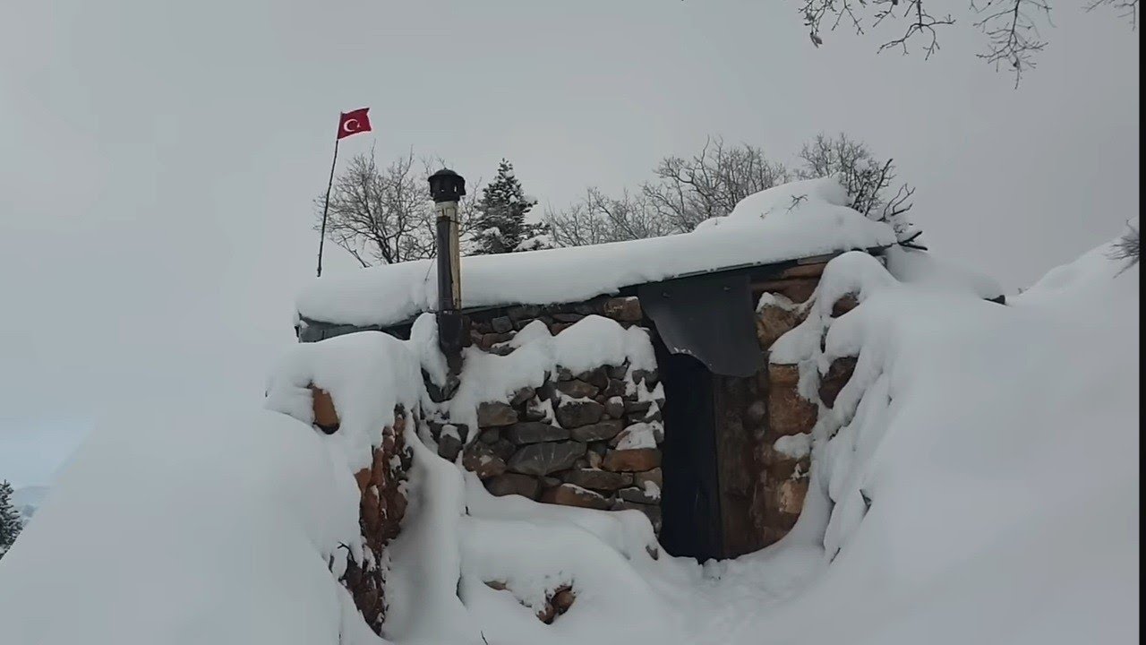 DAĞ EVİ KAR YAGIŞINA TESLİM OLDU ~DAĞ EVİ GECE KAMPI