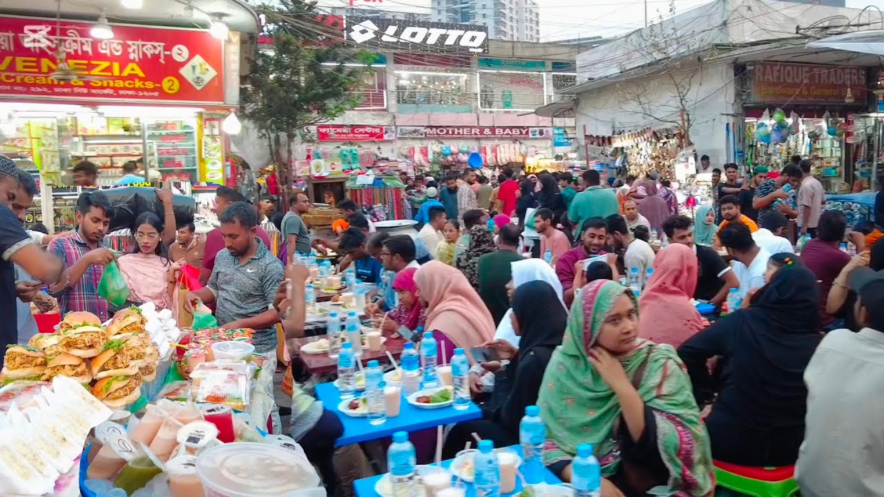 IFTAR & SHOPPING IN STREETS OF NEW MARKET DHAKA BANGLADESH|RAMADAN WALK TOUR 4K VIDEO.