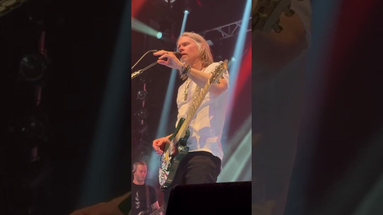 Blackbird live in Barcelona - Alter Bridge 