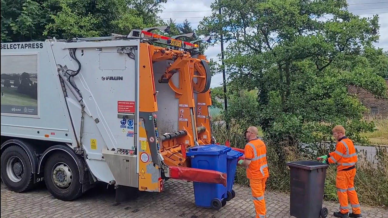 Suez Mercedes Econic Refuse Truck on Mixed Recycling, UTG