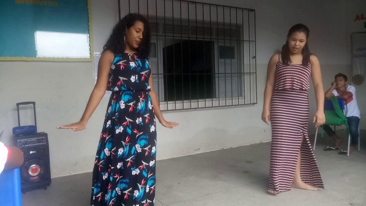 Cultura da escola coreografía do dia dos amigos😍 valeu amigo👭