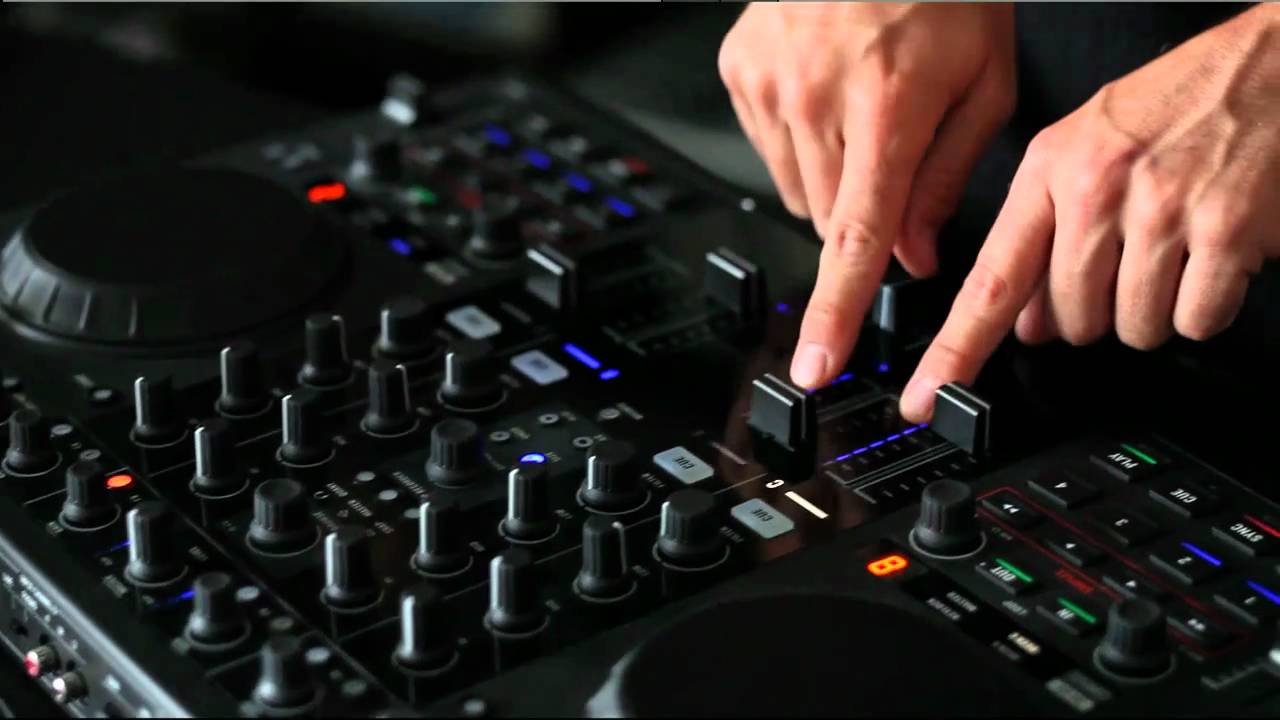 Traktor S4 Sneak Preview