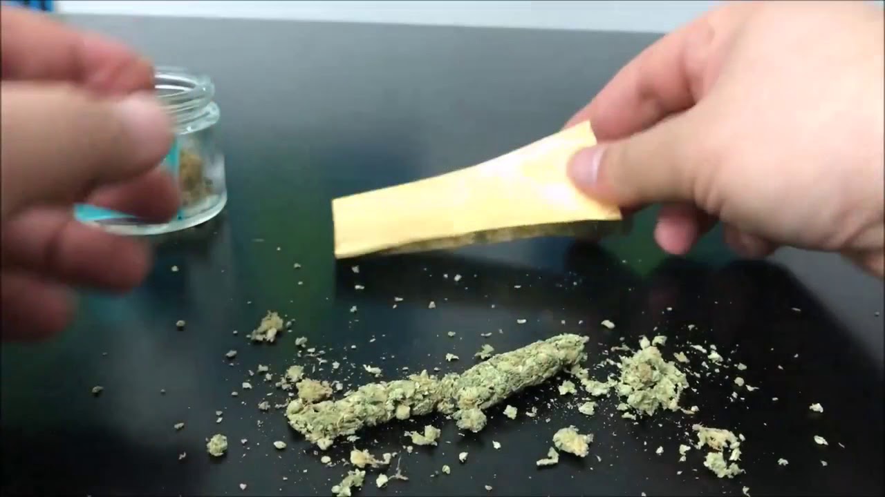 Smoking A 24k Gold Covered Joint By Shine Papers  rxHNvqWrZM