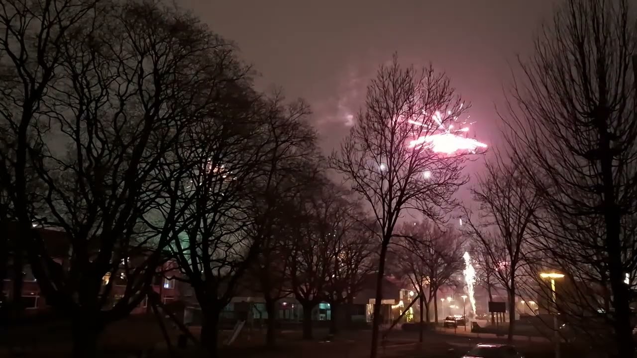 1 januari 2026 FireWorks Hengelo City in the Netherlands.Looks like a war zone 10 minutes MP3 sound2