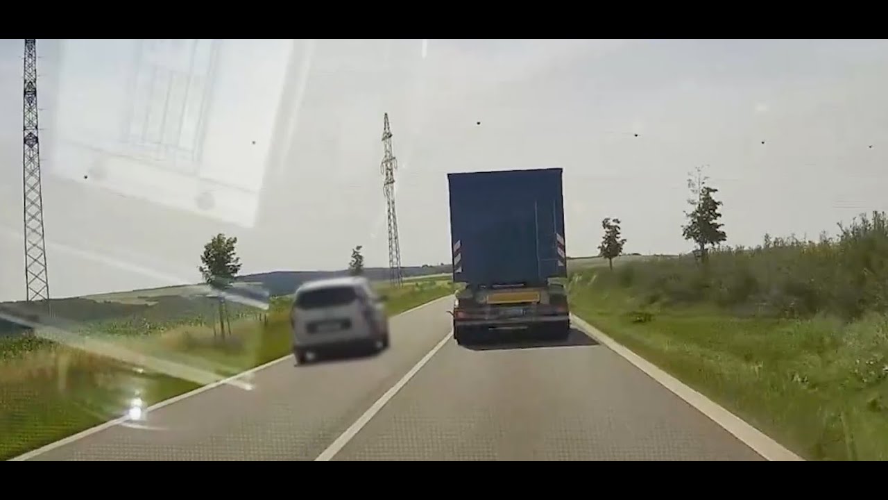 POLICISTÉ SE ZAMĚŘILI NA NESPRÁVNÉ PŘEDJÍŽDĚNÍ